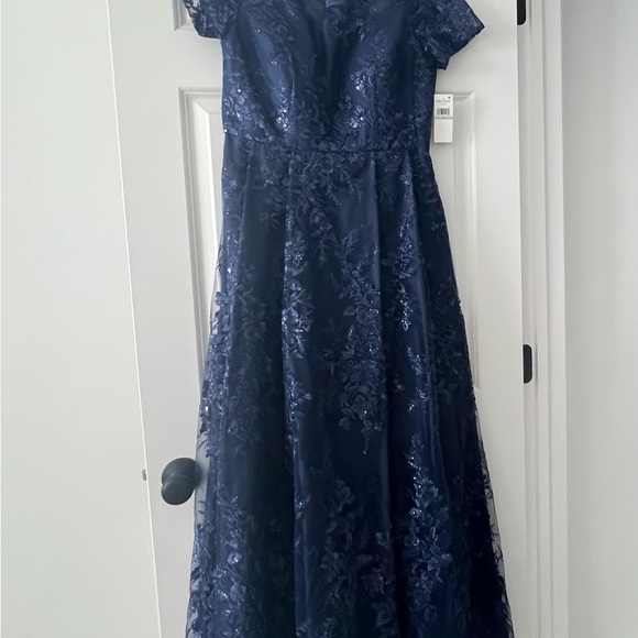 Navy Alex Evenings Long Embroidered Formal Short Sleeve Dress SZ 8 - Picture 3 of 5